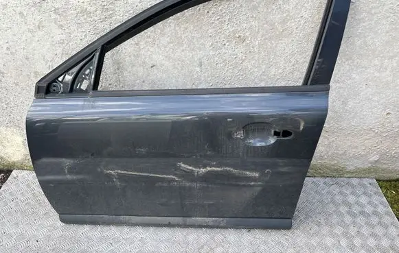 Volvo V70 Front door