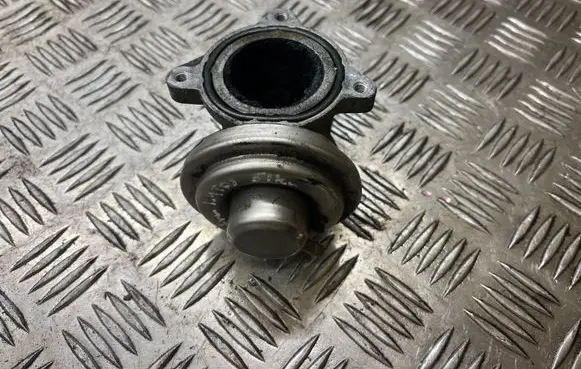 Volkswagen Polo IV 9N3 EGR valve 045131501K