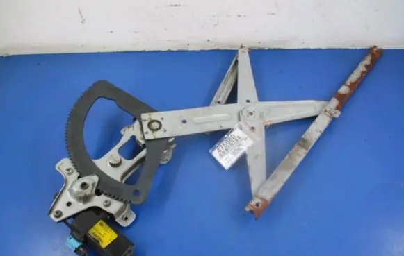 Chevrolet Tacuma Front door window regulator with motor