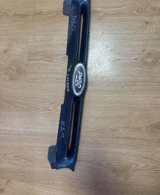 Ford Mondeo MK I Front bumper upper radiator grill 93BG8A133