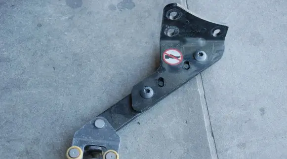 Citroen Jumpy Sliding door lower roller guide/hinge 98080758D