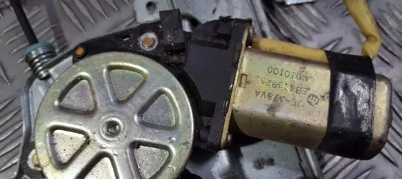 Mazda Xedos 9 Front door window regulator motor JE578VA JE-578VA