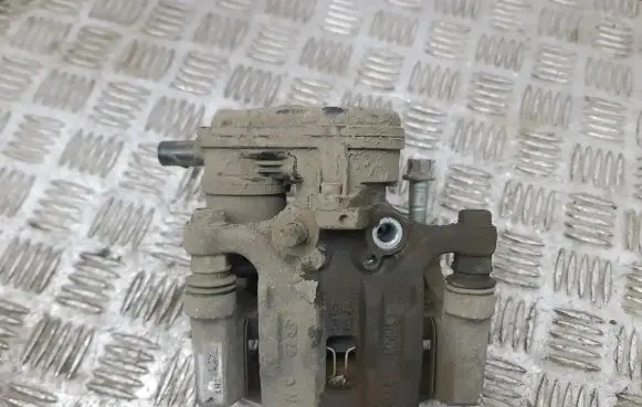 Hyundai Kona I Rear brake caliper