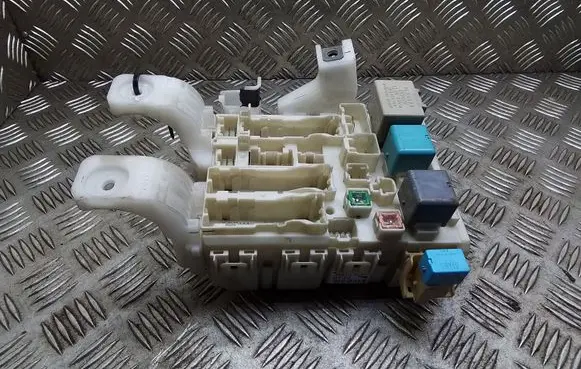 Toyota Prius (XW20) Fuse module 8273047290