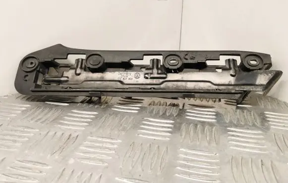 Volkswagen Touran I Front bumper mounting bracket 1T0807936
