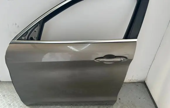 Alfa Romeo Stelvio Front door