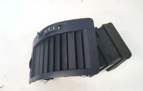Skoda Octavia Mk2 (1Z) Dash center air vent grill 1z08197025