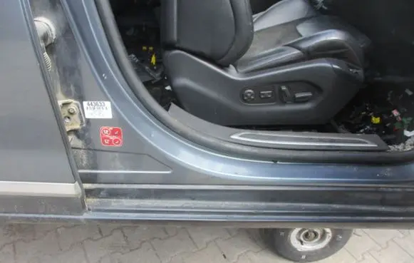 Citroen C5 Pillar (middle) 
