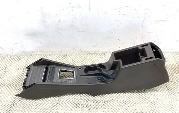 Skoda Octavia Mk3 (5E) Center console 