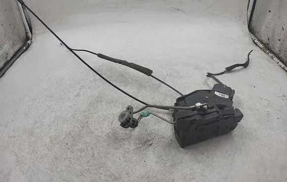 Mazda 3 I Front door lock 3N6AA21812A