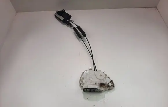 Honda CR-V Front door lock