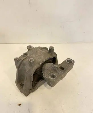 Volkswagen PASSAT B6 Engine mount bracket 1K0199262