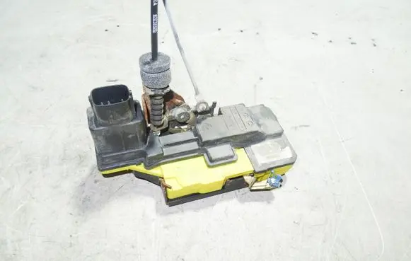 Volvo S80 Rear door lock 8650552