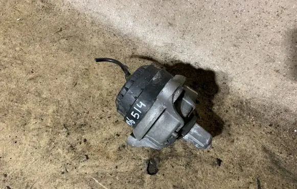 Engine mount bracket