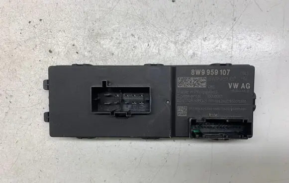 Audi A4 S4 B9 Tailgate/trunk control unit/module 8W9959107