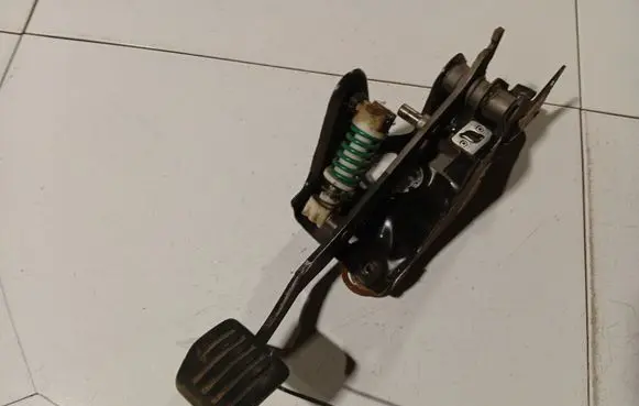 Ford Galaxy Brake pedal 7G9N2D094KA