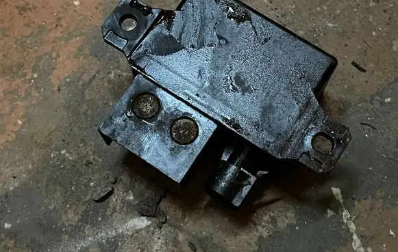 BMW 5 F10 F11 Coolant fan relay 7661503 V23132A2001X26