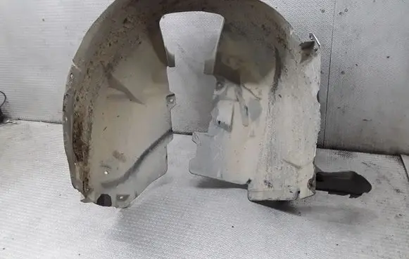 Front wheel arch liner splash guards