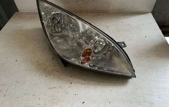 Mitsubishi Colt Headlight/headlamp 0301208602 MR957356