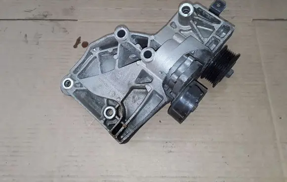 Opel Zafira C A/C compressor mount bracket 55582510 532274354