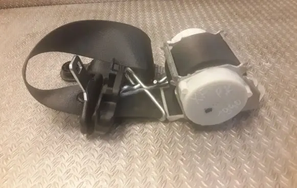 Jaguar XF X250 Front seatbelt 8X23F611B09ABLEG