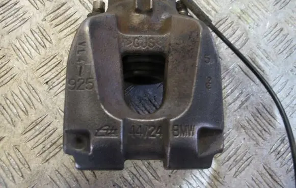 BMW 5 GT F07 Front brake caliper Array