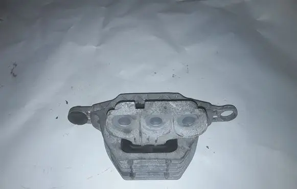 Engine mount bracket
