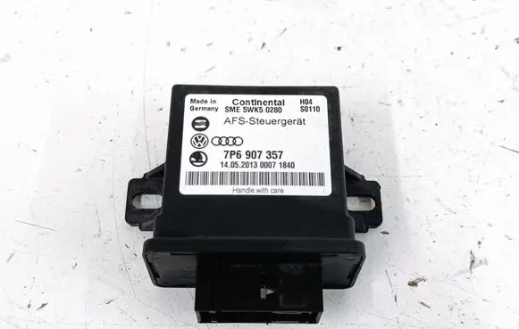 Volkswagen Touareg II Light module LCM 7P6907357 5WK50280