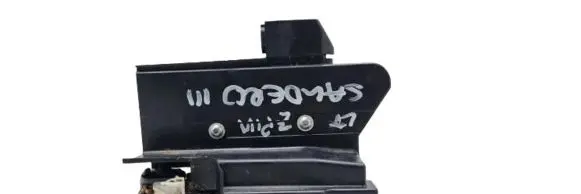 Dacia Sandero Rear door lock 825033052R