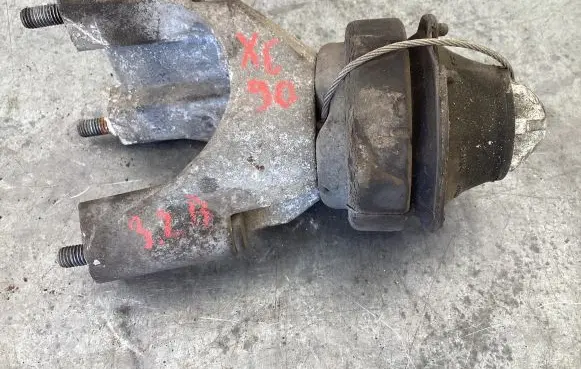 Volvo XC90 Engine mount bracket 30778953