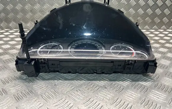 Speedometer (instrument cluster)