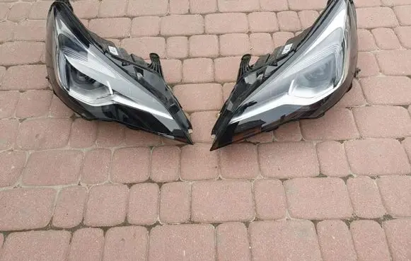 Opel Astra K Headlights/headlamps set 39111150