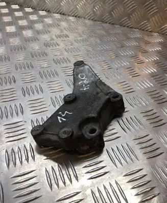 Mercedes-Benz E W212 Engine mounting bracket A6510940039