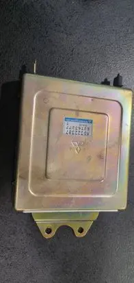 Mitsubishi Carisma Engine control unit/module E2T63277