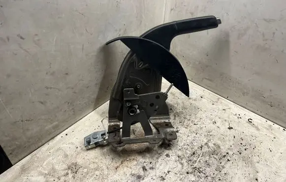 Nissan Qashqai+2 Hand brake release handle 811319443