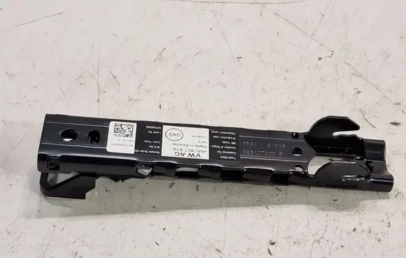 Skoda Superb B8 (3V) Seat belt adjustment rail 4M0857819 626137900F