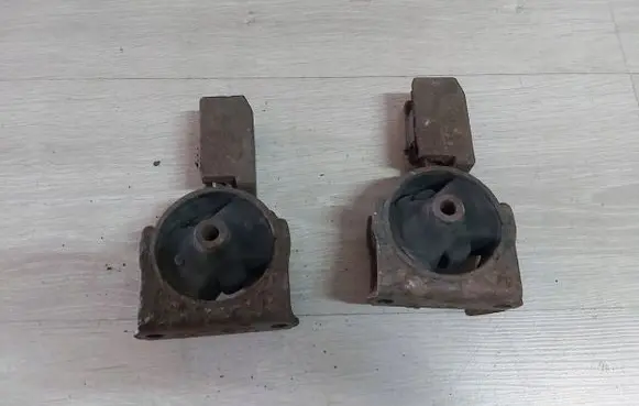 Toyota Corolla E120 E130 Engine mount vacuum valve 
