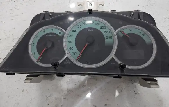 Toyota Corolla Verso AR10 Speedometer (instrument cluster)