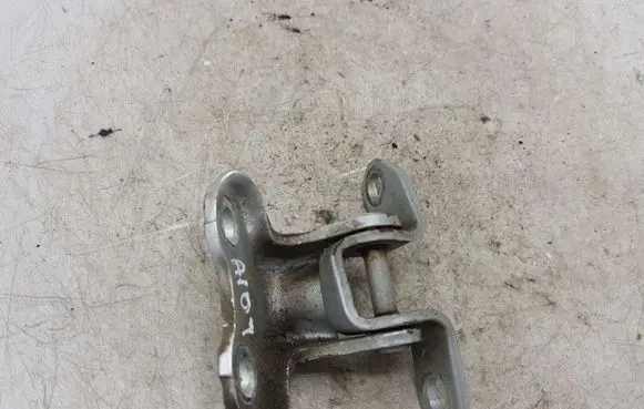 Toyota Corolla Verso E121 Rear door upper hinge NOCODE