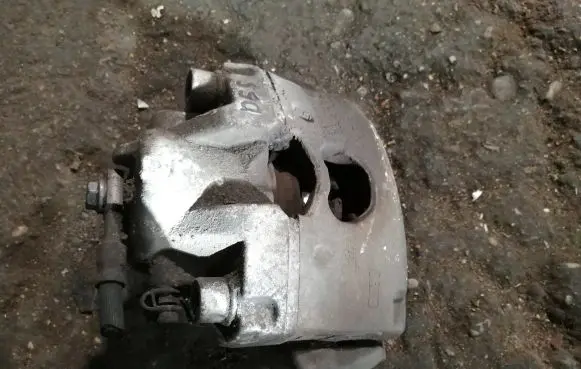 Mercedes-Benz C W203 Front brake caliper