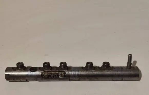BMW 1 F20 F21 Fuel main line pipe 0445214182 011370L1 7809127