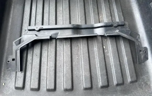 Land Rover Discovery 5 Radiator trim HY328A303A