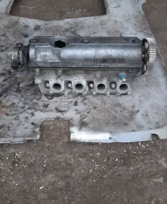 Volkswagen Golf III Engine head 032103373K