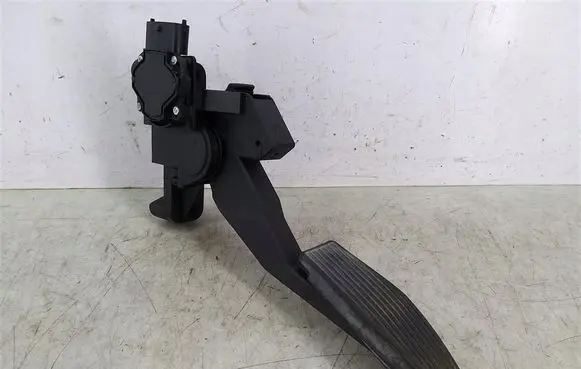Opel Astra L Accelerator throttle pedal 09128851AL