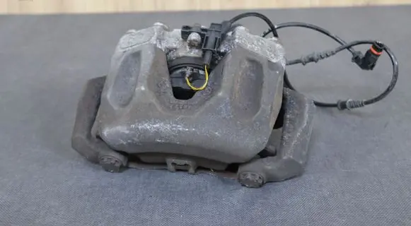 Mercedes-Benz SLK R172 Front brake caliper 2044213281 A2044213281