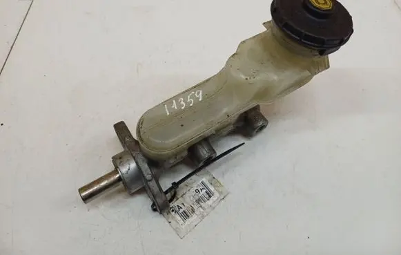 Honda FR-V Brake fluid reservoir