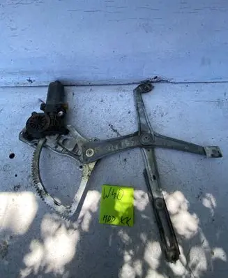 Mercedes-Benz C W202 Front door window regulator with motor 193028100