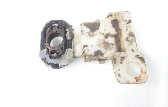 BMW 5 E60 E61 Radiator mount bracket 6927752 61136927752