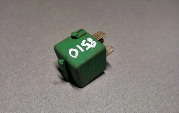 BMW 5 E39 Other relay 8353447 61368353447 V23134N52X171