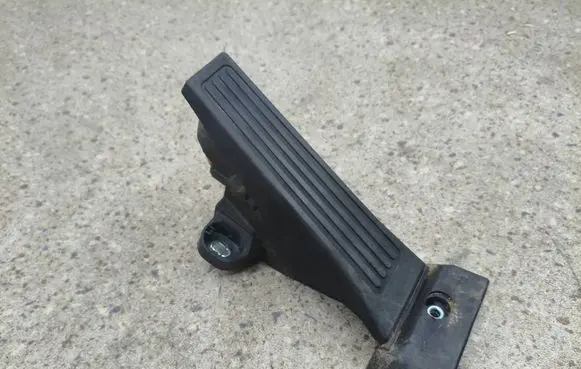 Hyundai Santa Fe Accelerator throttle pedal PG52267B3B